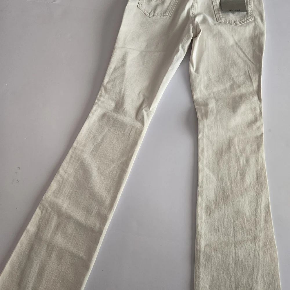 NWT Hudson Barbara High-Rise Baby Bootcut Jeans - Ecru - Size 25 - Picture 4 of 6
